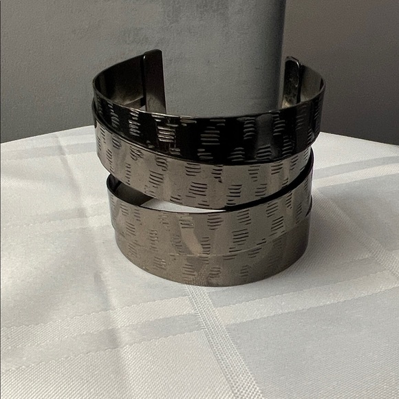 3 Silver colored Bracelets - Picture 3 of 13